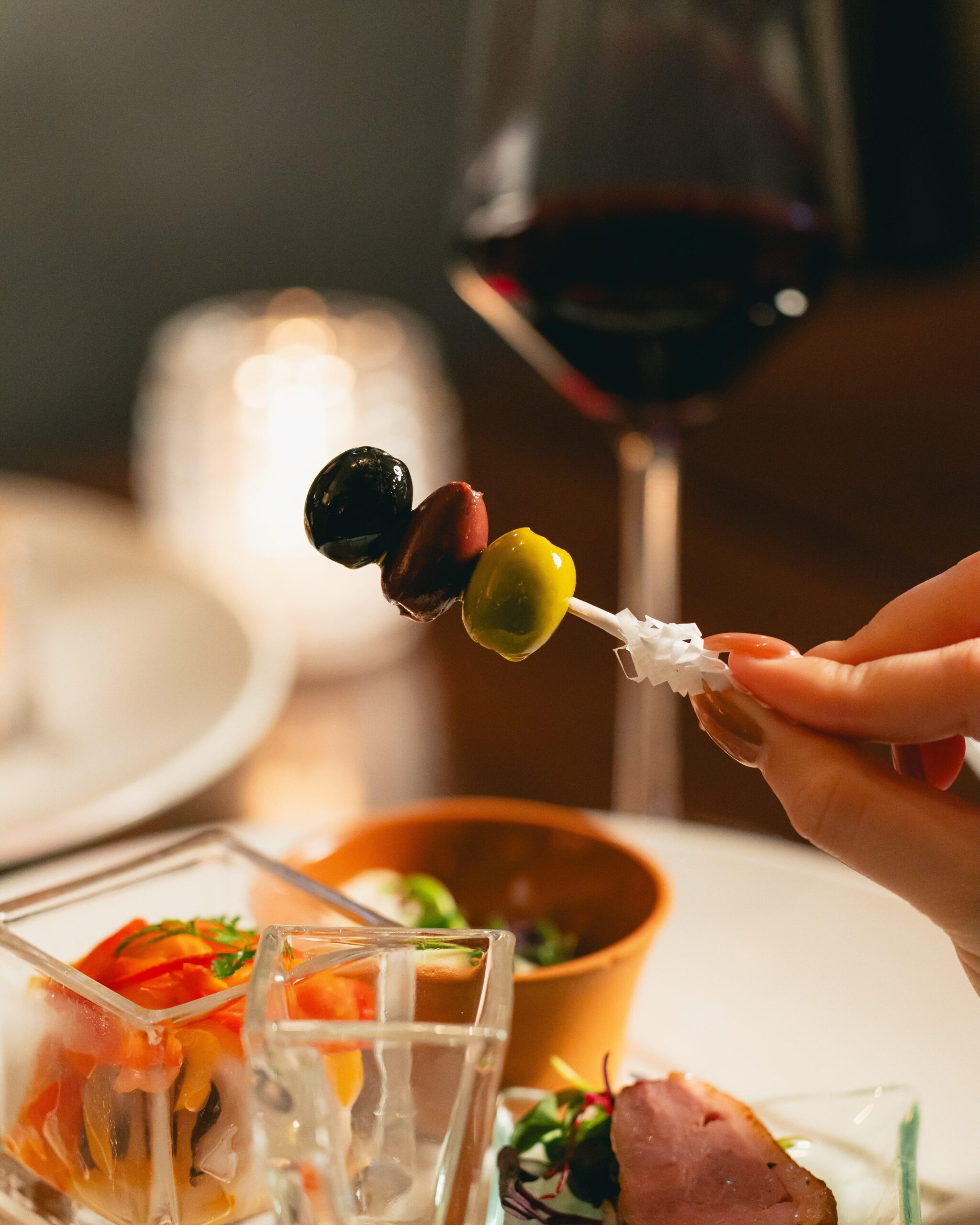 丁寧な仕事から生まれる豊かな味わいと美しい佇まいが、食事のひとときをより印象的なものへと導きます。