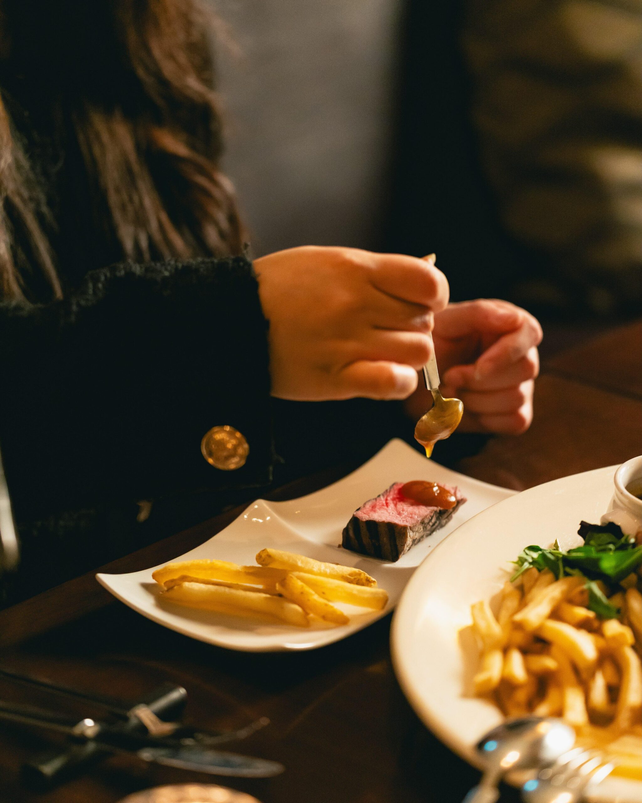 肉の味わいを存分に引き立てる一皿は、Bar Marbleで過ごす夜にふさわしい逸品です。