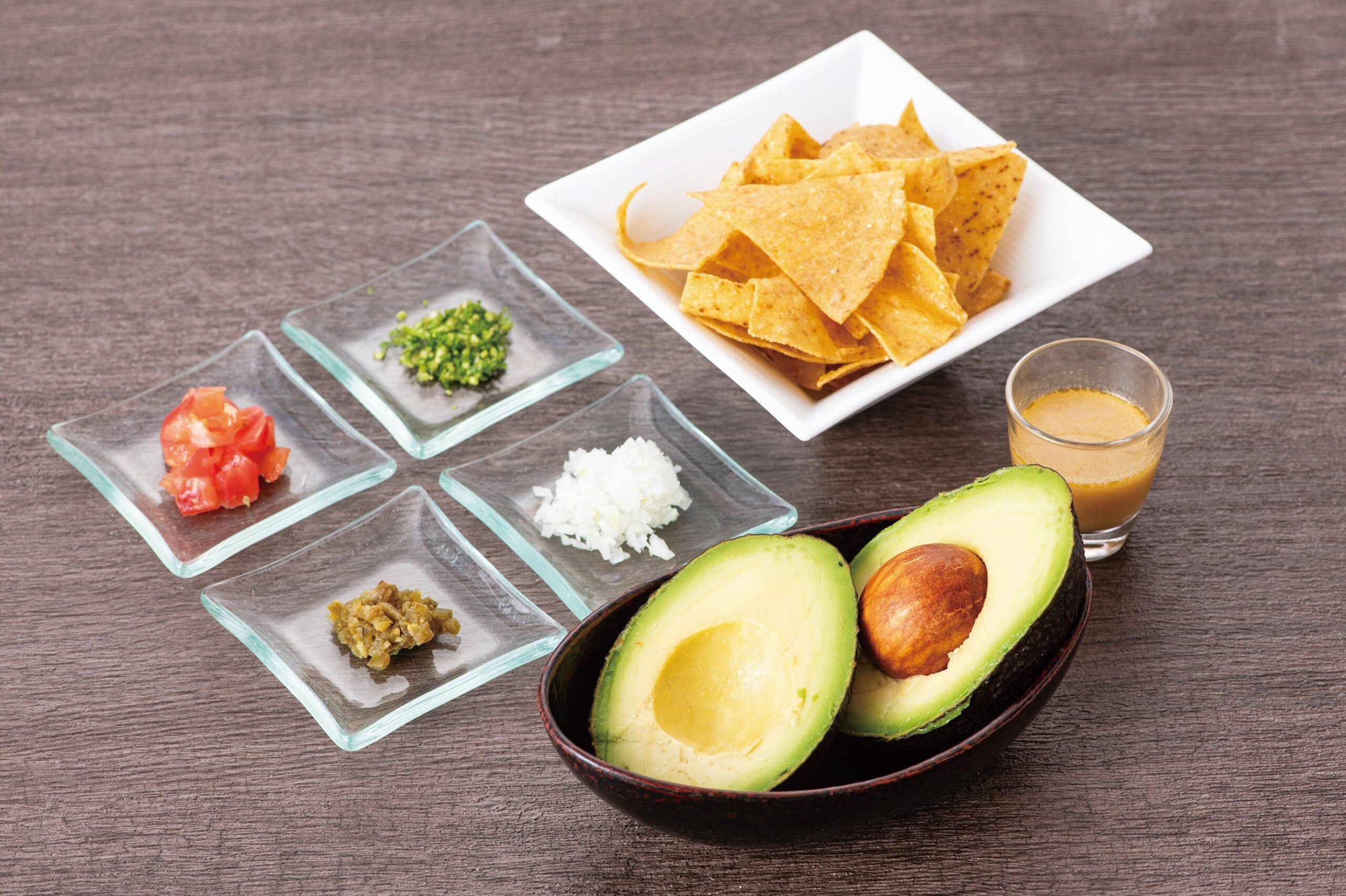 前菜からメインまで、料理を順に味わいながら、その日の食事をゆっくりと楽しむ。